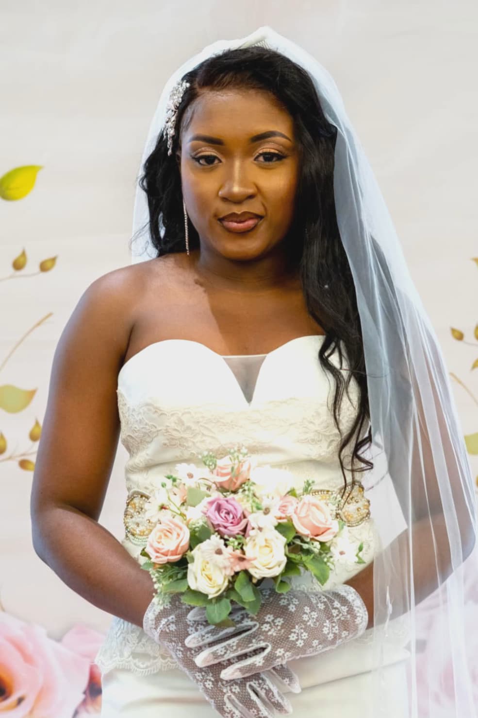Mariée au voile et bouquet, maquillage teint velours — GM Black Queen