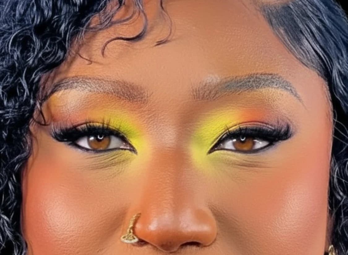 Portrait maquillage doré, coupe courte finger waves — GM Black Queen
