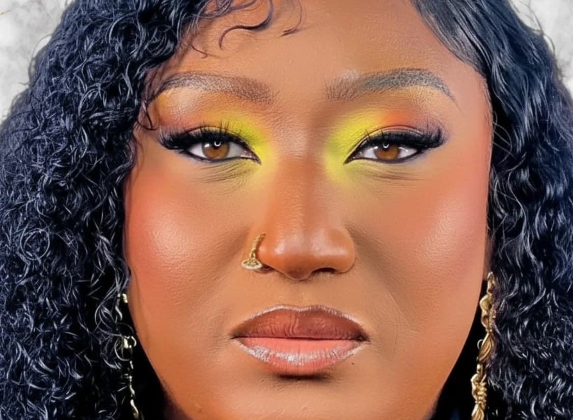 Maquillage de soirée glam, fard à paupières bold, peau noire — GM Black Queen